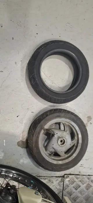 Llantas y neumáticos Piaggio Zip