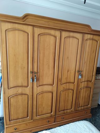 Armario de madera