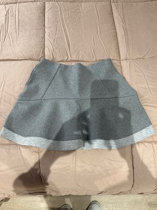 Falda gris