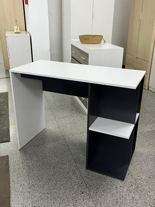 NUEVO Y BARATO! escritorio con dos baldas en oferta