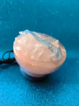 Lámpara de sal rosa, forma de cuenco con piedras