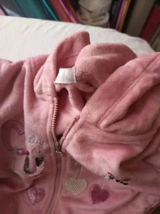 Chaqueta niña rosa talla 5 ,6-7 las dos por 5 euro