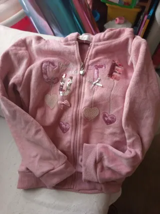 Chaqueta niña rosa talla 5 ,6-7 las dos por 5 euro