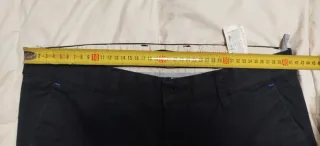 Pantalón chino negro. Sólo envíos.