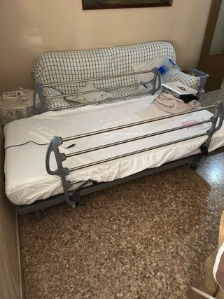 Cama articulada eléctrica con barandillas