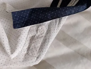 Camisa blanca con puntos