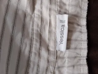 Camisa blanca con puntos