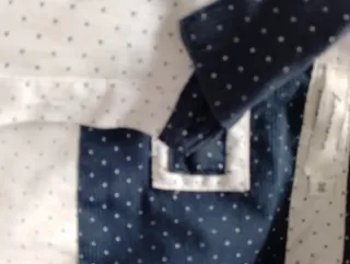 Camisa blanca con puntos