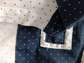 Camisa blanca con puntos