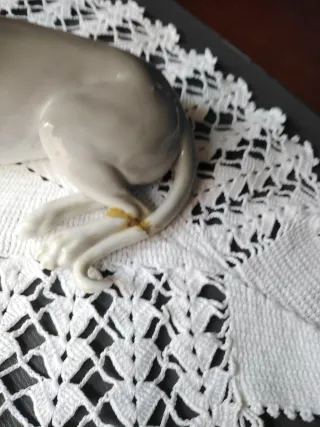 Figura de porcelana antigua perro