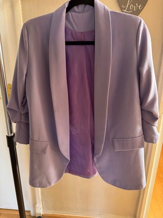 Americana de color morado