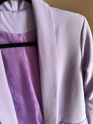 Americana de color morado