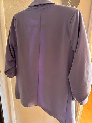 Americana de color morado