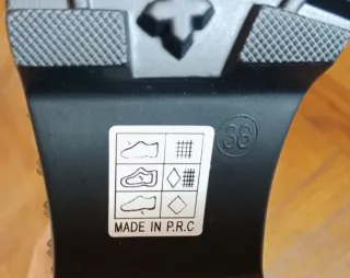 Botines azul oscuro con tachuelas