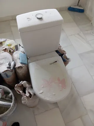 Mampara de ducha y plato de ducha y bater