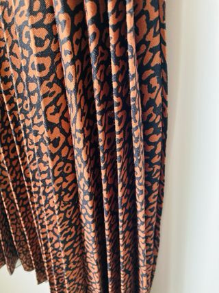 Falda midi estampada leopardo