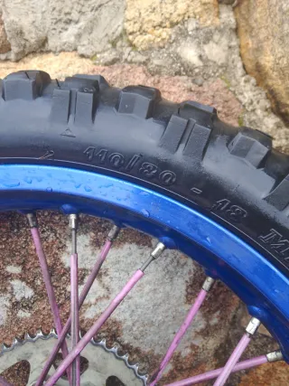 Rueda Derbi Azul y Morado