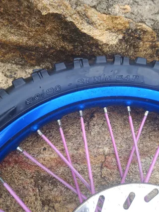 Rueda Derbi Azul y Morado