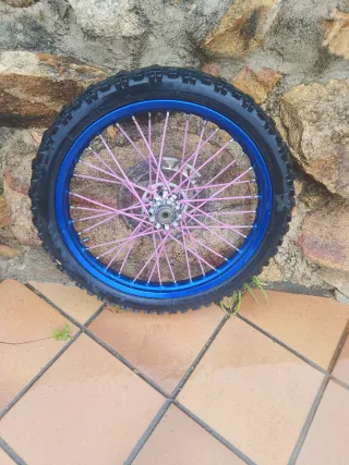 Rueda Derbi Azul y Morado