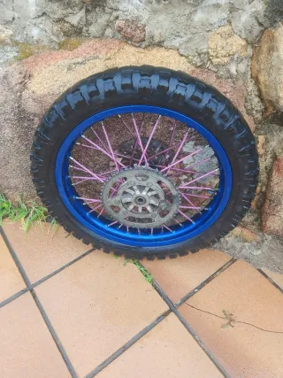 Rueda Derbi Azul y Morado