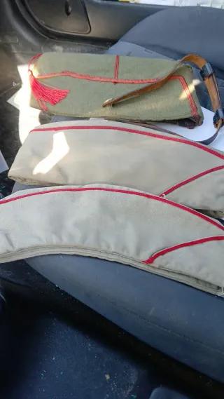 2 Gorros de Recluta Legión y 1 Campaña