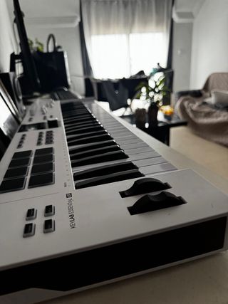 Controlador MIDI Arturia Keylab 49