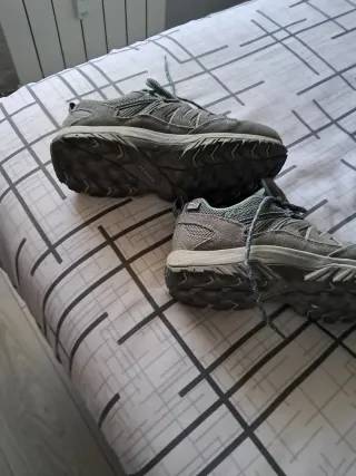 Zapatillas Columbia grises y turquesa