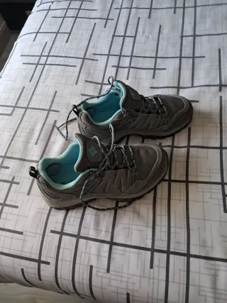 Zapatillas Columbia grises y turquesa