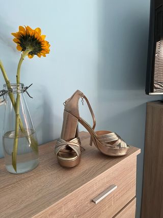 Tacones con plataforma en colores metalizados