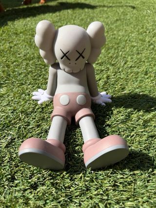 Figura KAWS