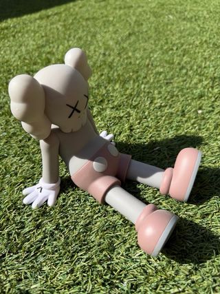 Figura KAWS