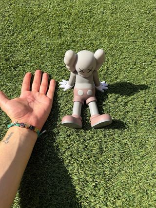 Figura KAWS