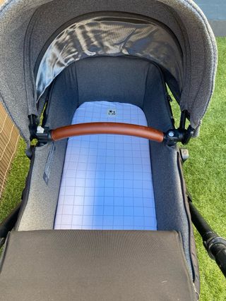 Carrito de bebé con silla y capazo