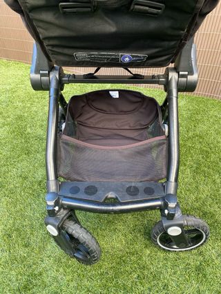 Carrito de bebé con silla y capazo