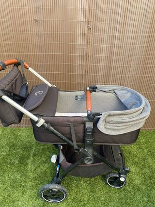 Carrito de bebé con silla y capazo