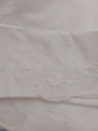 Juego de sábanas bordadas blancas