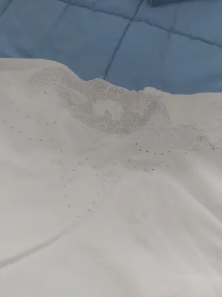 Juego de sábanas bordadas blancas