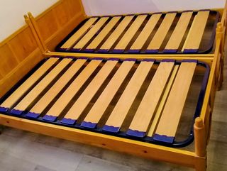 Cama de madera con somier