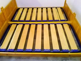 Cama de madera con somier