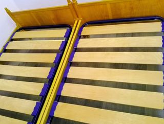 Cama de madera con somier