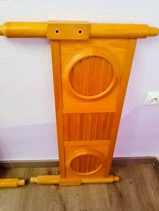 Cama de madera con somier