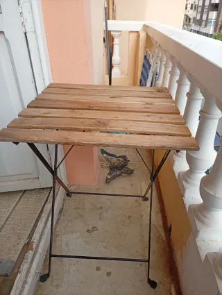 Tavolo da esterno in legno