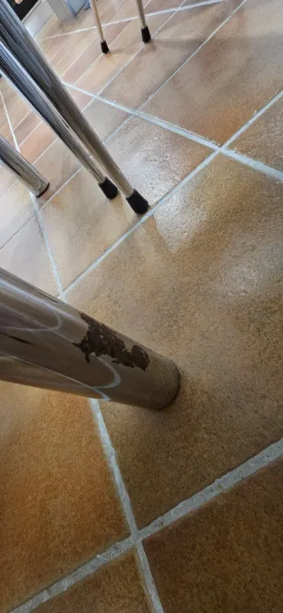 Mesa extensible cristal y 6 sillas metal