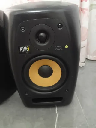 Monitores KRK VXT6 (2 unidades) auto amplificados