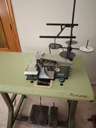 2 Máquinas Industriales: Plana y Overlock