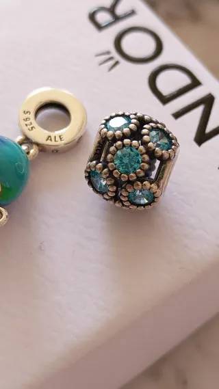 Lote 2 Charm Pandora Medusa y bola con circonitas