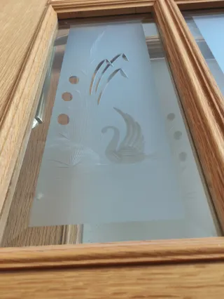 Puerta doble maciza chapada en roble y con cristal