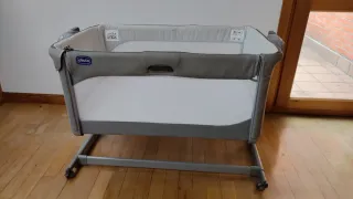 Culla ad altalena Chicco Next2Me grigia