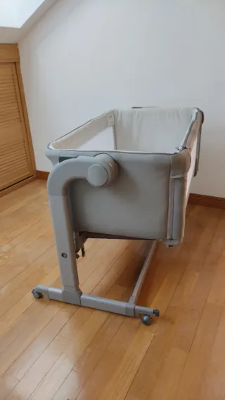 Culla ad altalena Chicco Next2Me grigia