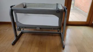 Culla ad altalena Chicco Next2Me grigia